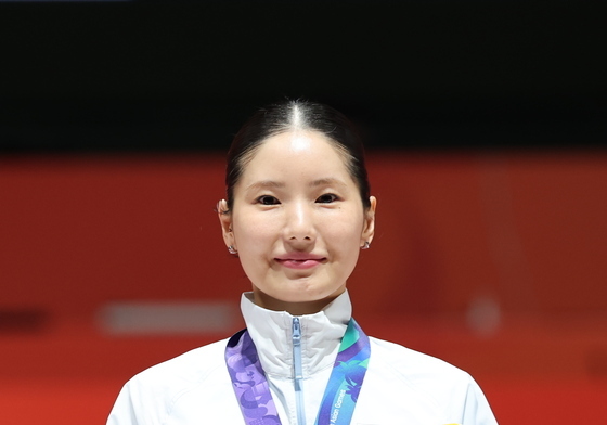 금메달 든 송세라