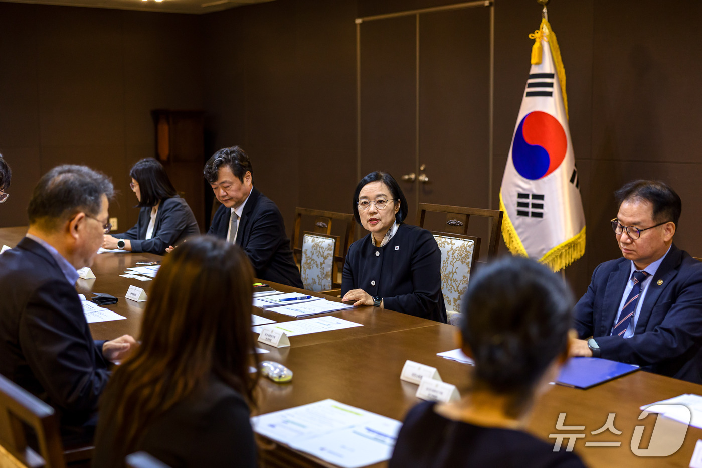 (서울=뉴스1) 이종덕 기자 = 한성숙 국무총리가 22일 세종시 정부세종청사에서 제1차 생명지킴 정책간담회를 주재하고 있다. 이날 간담회에는 자살 예방 및 데이터 분야 전문가, 국 …