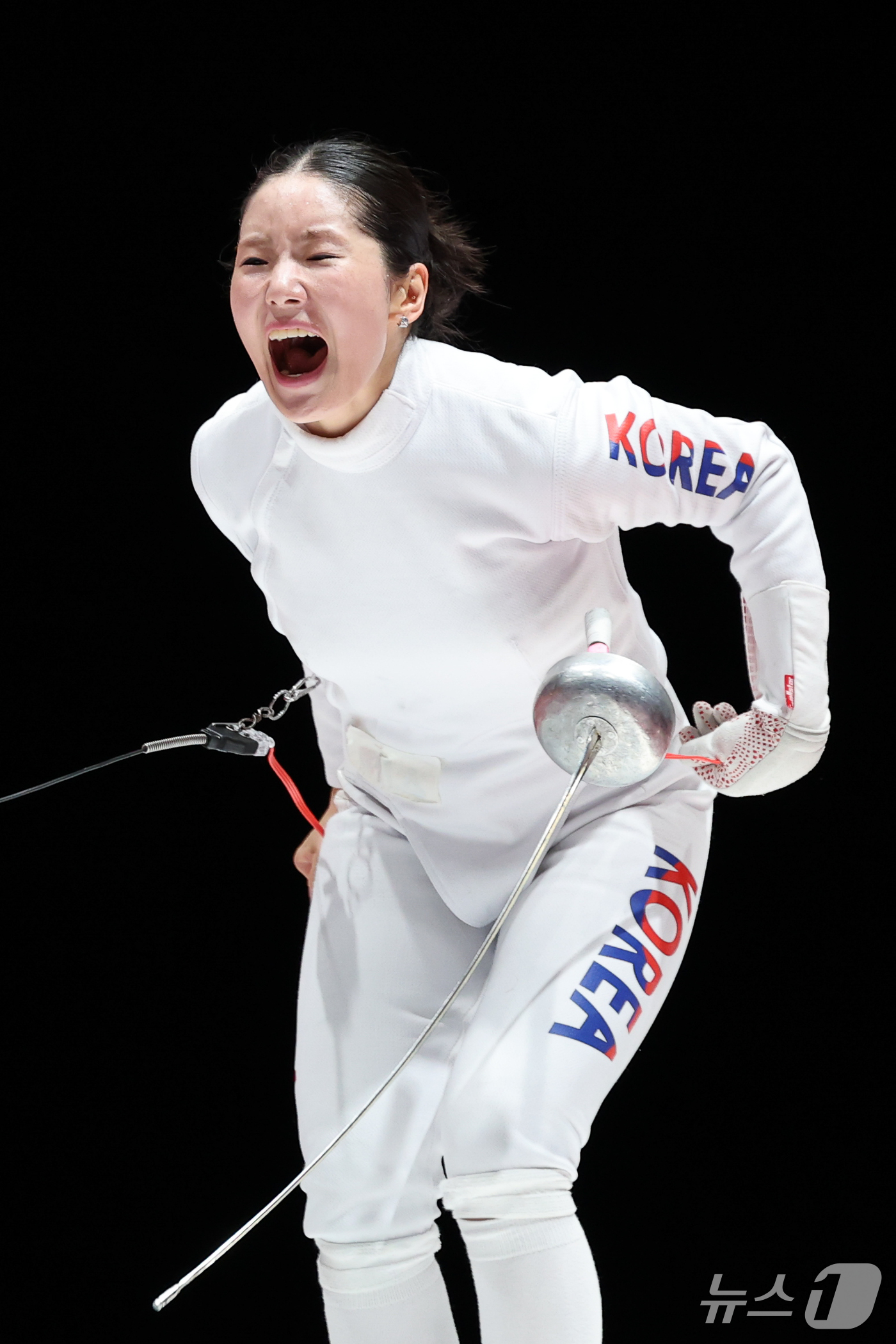 (도코나메=뉴스1) 안은나 기자 = 대한민국 송세라가 21일 일본 아이치 스카이 엑스포홀에서 열린 2026 아이치·나고야 아시안게임 펜싱 여자 에페 결승에서 싱가포르의 키리아 압둘 …