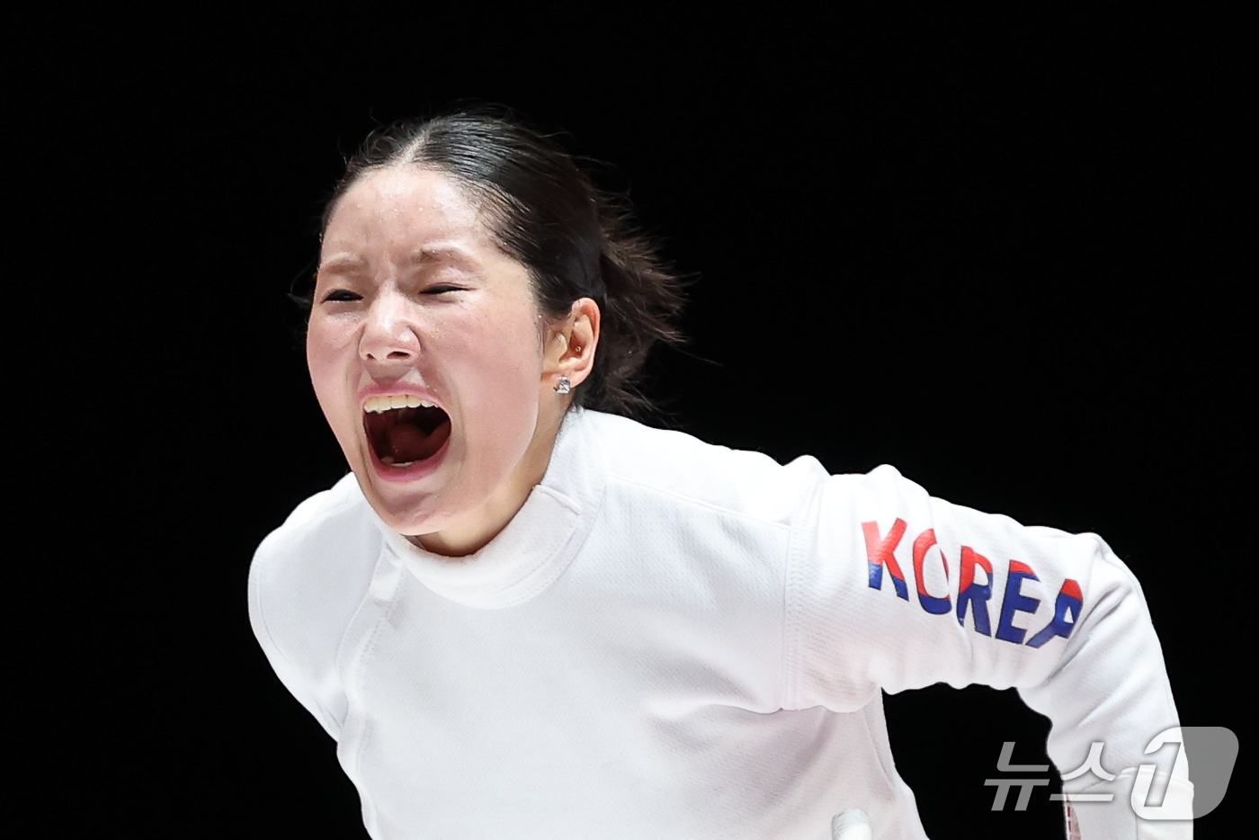 (도코나메=뉴스1) 안은나 기자 = 대한민국 송세라가 21일 일본 아이치 스카이 엑스포홀에서 열린 2026 아이치·나고야 아시안게임 펜싱 여자 에페 결승에서 싱가포르의 키리아 압둘 …