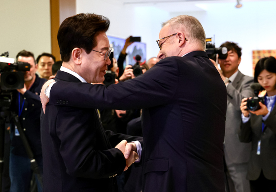 인사 나누는 한·호주 정상
