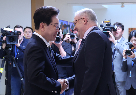 인사 나누는 한·호주 정상