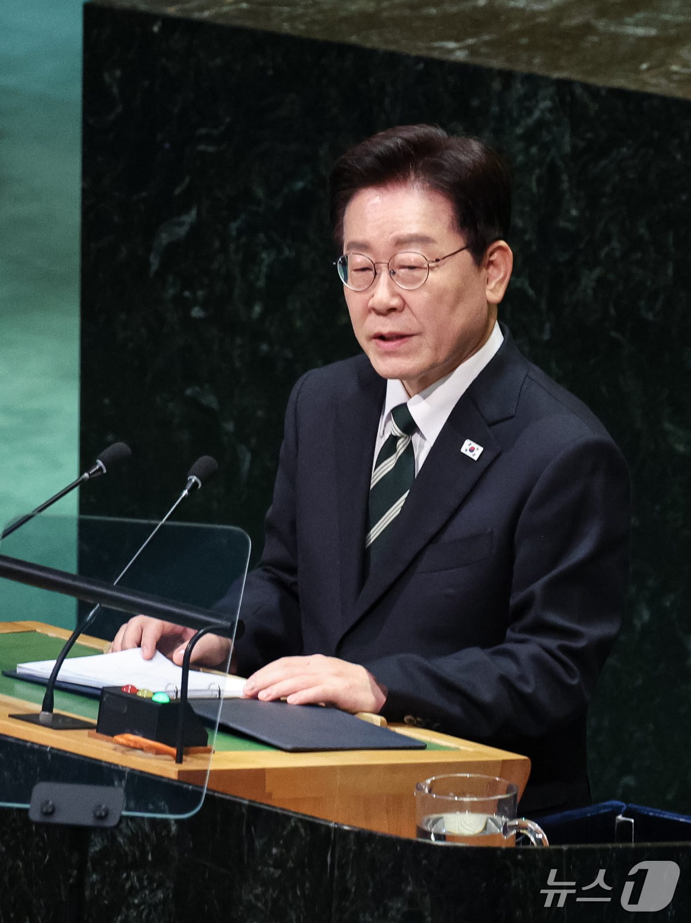 (뉴욕=뉴스1) 허경 기자 = 이재명 대통령이 22일(현지시간) 미국 뉴욕 유엔본부에서 열린 제81차 유엔총회에서 기조연설을 하고 있다. 2026.9.23/뉴스1