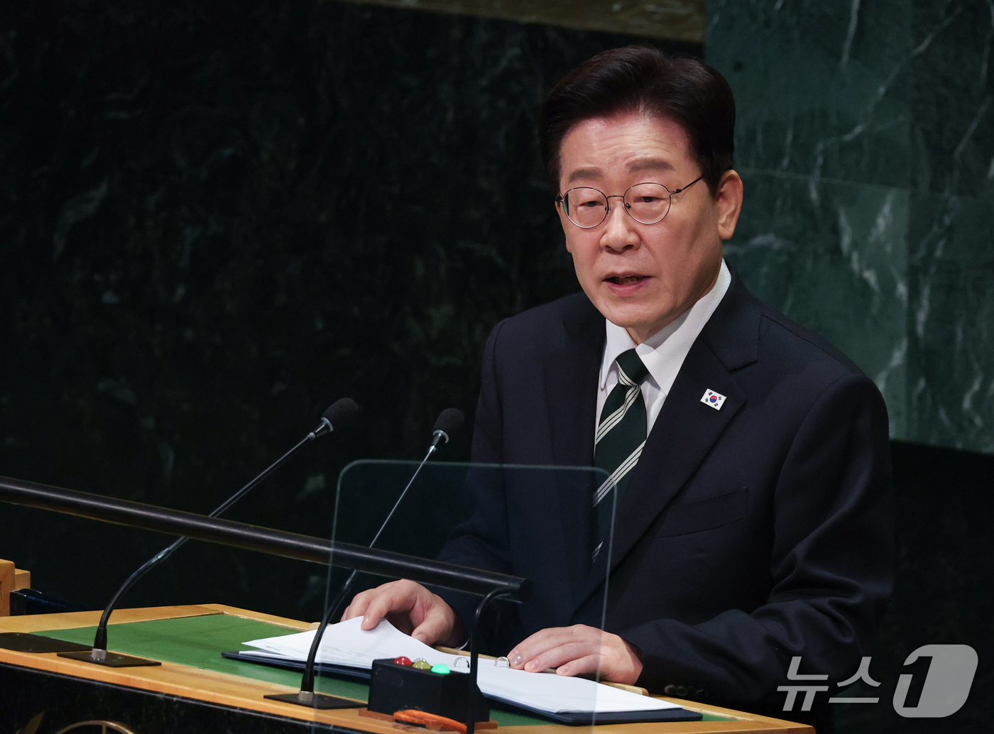 (뉴욕=뉴스1) 허경 기자 = 이재명 대통령이 22일(현지시간) 미국 뉴욕 유엔본부에서 열린 제81차 유엔총회에서 기조연설을 하고 있다. 2026.9.23/뉴스1