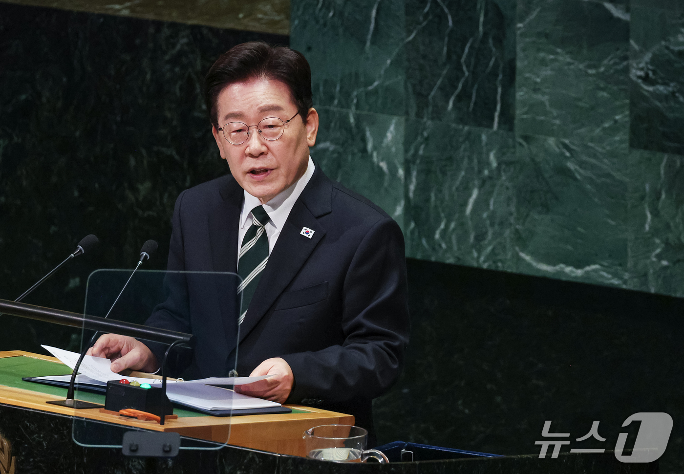 (뉴욕=뉴스1) 허경 기자 = 이재명 대통령이 22일(현지시간) 미국 뉴욕 유엔본부에서 열린 제81차 유엔총회에서 기조연설을 하고 있다. 2026.9.23/뉴스1