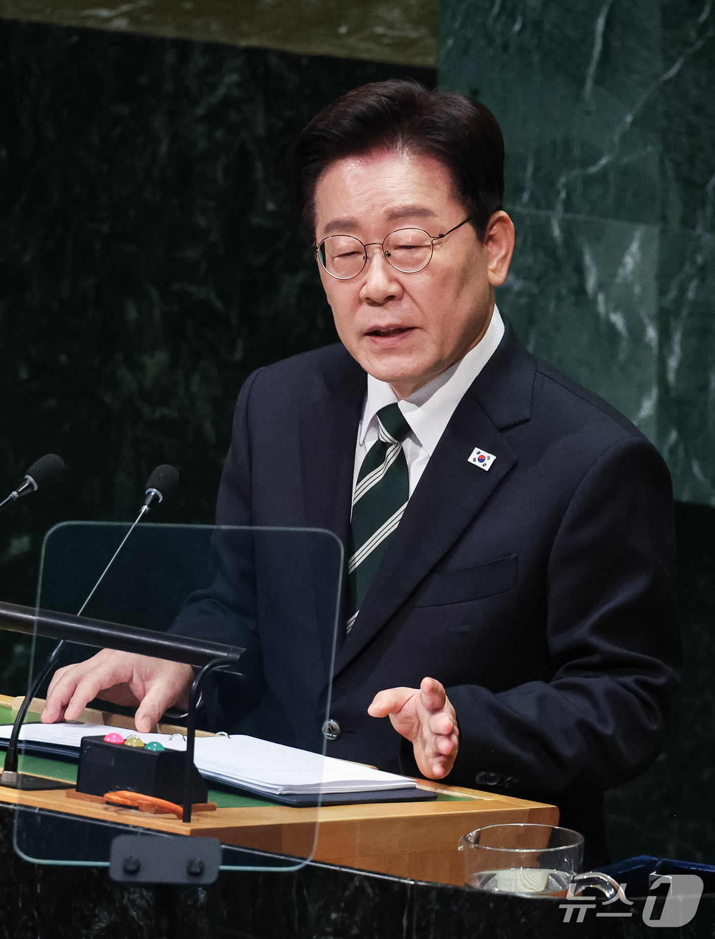 (뉴욕=뉴스1) 허경 기자 = 이재명 대통령이 22일(현지시간) 미국 뉴욕 유엔본부에서 열린 제81차 유엔총회에서 기조연설을 하고 있다. 2026.9.23/뉴스1