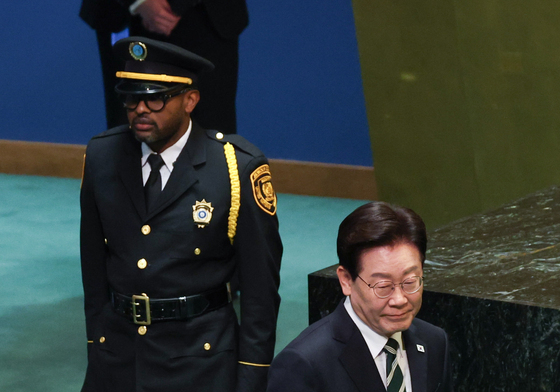 단상 향하는 이재명 대통령