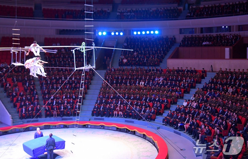 (평양 노동신문=뉴스1) = 북한 노동당 기관지 노동신문은 23일 "노동당 제3차 선전부문일꾼강습회 참가자들이 다채로운 정치문화사업들을 진행했다"라고 보도했다. 신문에 따르면 강습 …