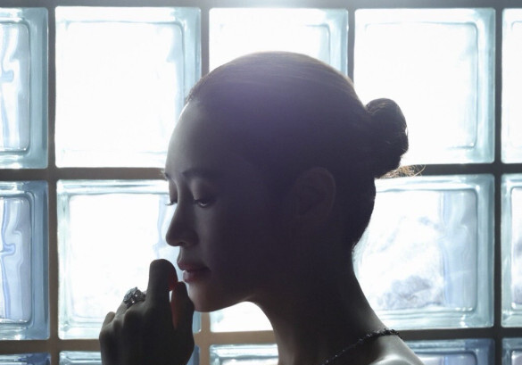 김혜수, 56세 믿기지 않는 완벽 볼륨 몸매…노출 드레스로 고혹미까지 [N샷]