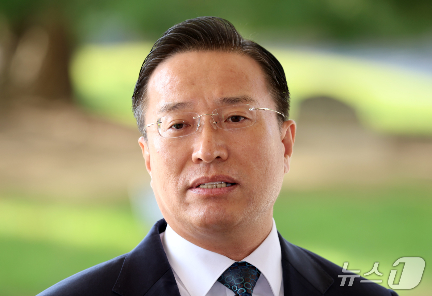 (서울=뉴스1) 김명섭 기자 = 이정현 검찰총장 직무대행이 23일 오전 서울 서초구 대검찰청으로 출근하며 취재진 질문에 답변하고 있다. 2026.9.23/뉴스1