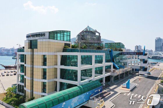 본문 이미지 - 부산항만공사 사옥 전경 (BPA 제공. 재판매 및 DB금지)