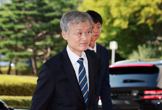 靑, 조희대 입장 4시간만에 2000자 공지로 재반박…권한쟁의엔 선긋기