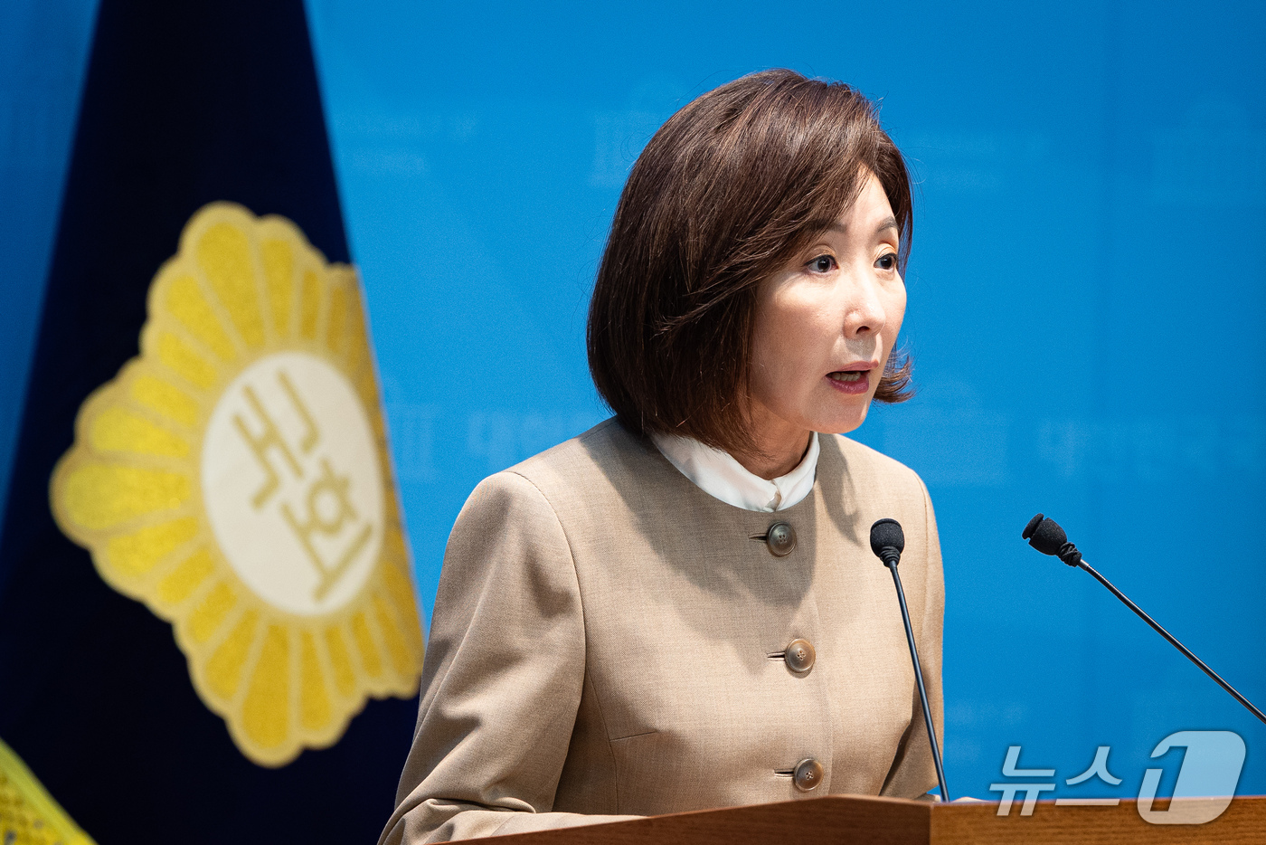 (서울=뉴스1) 유승관 기자 = 나경원 국민의힘 의원이 23일 서울 여의도 국회 소통관에서 북한소행 추정 DMZ 지뢰 발목절단 사고 관련 기자회견을 하고 있다. 2026.9.23/ …