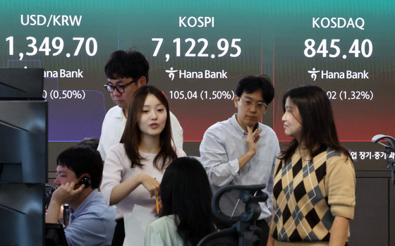 코스피, 반도체 타고 7100선 돌파…'배당' 삼전 3%대↑[개장시황]