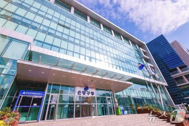 [단독]李대통령 "부도덕" 질타했는데…은평구, 자립청년들과 '11개월 계약'