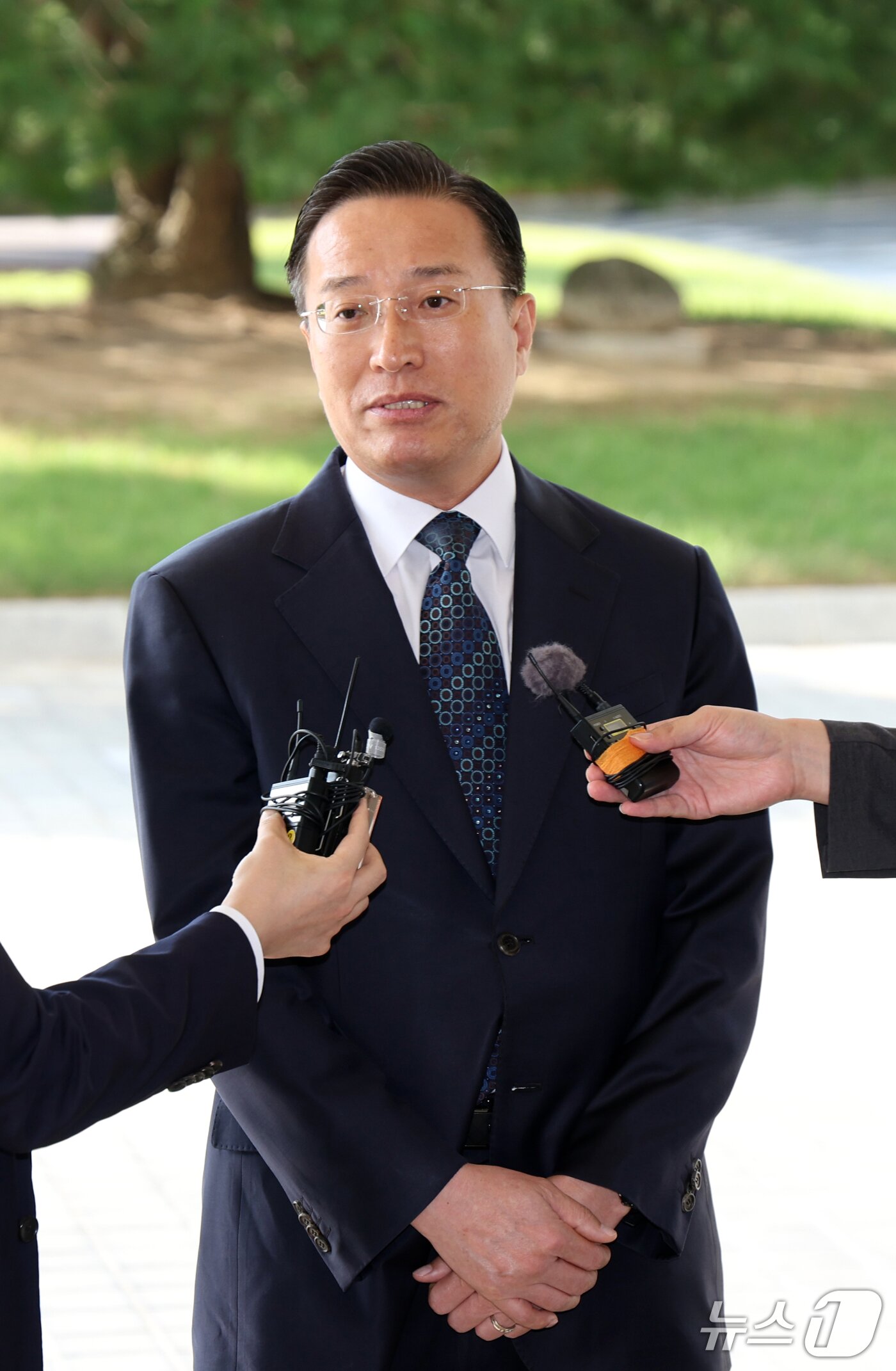 본문 이미지 - 이정현 검찰총장 직무대행이 23일 오전 서울 서초구 대검찰청으로 출근하며 취재진 질문에 답변하고 있다. 2026.9.23 ⓒ 뉴스1 김명섭 기자