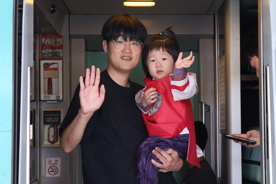 한복입고 떠나요