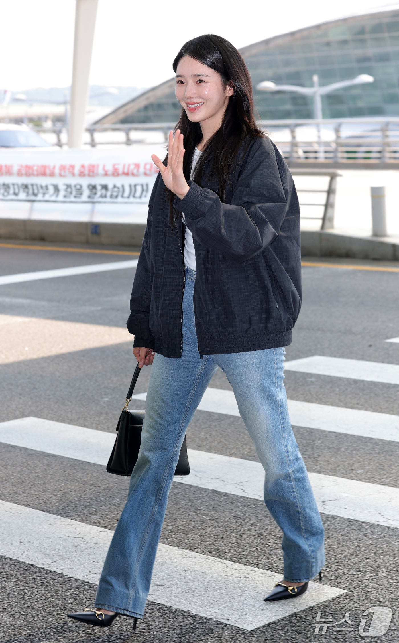(인천공항=뉴스1) 권현진 기자 = 배우 박규영이 해외 일정을 위해 23일 인천국제공항을 통해 이탈리아 밀라노로 출국하고 있다. 2026.9.23/뉴스1
