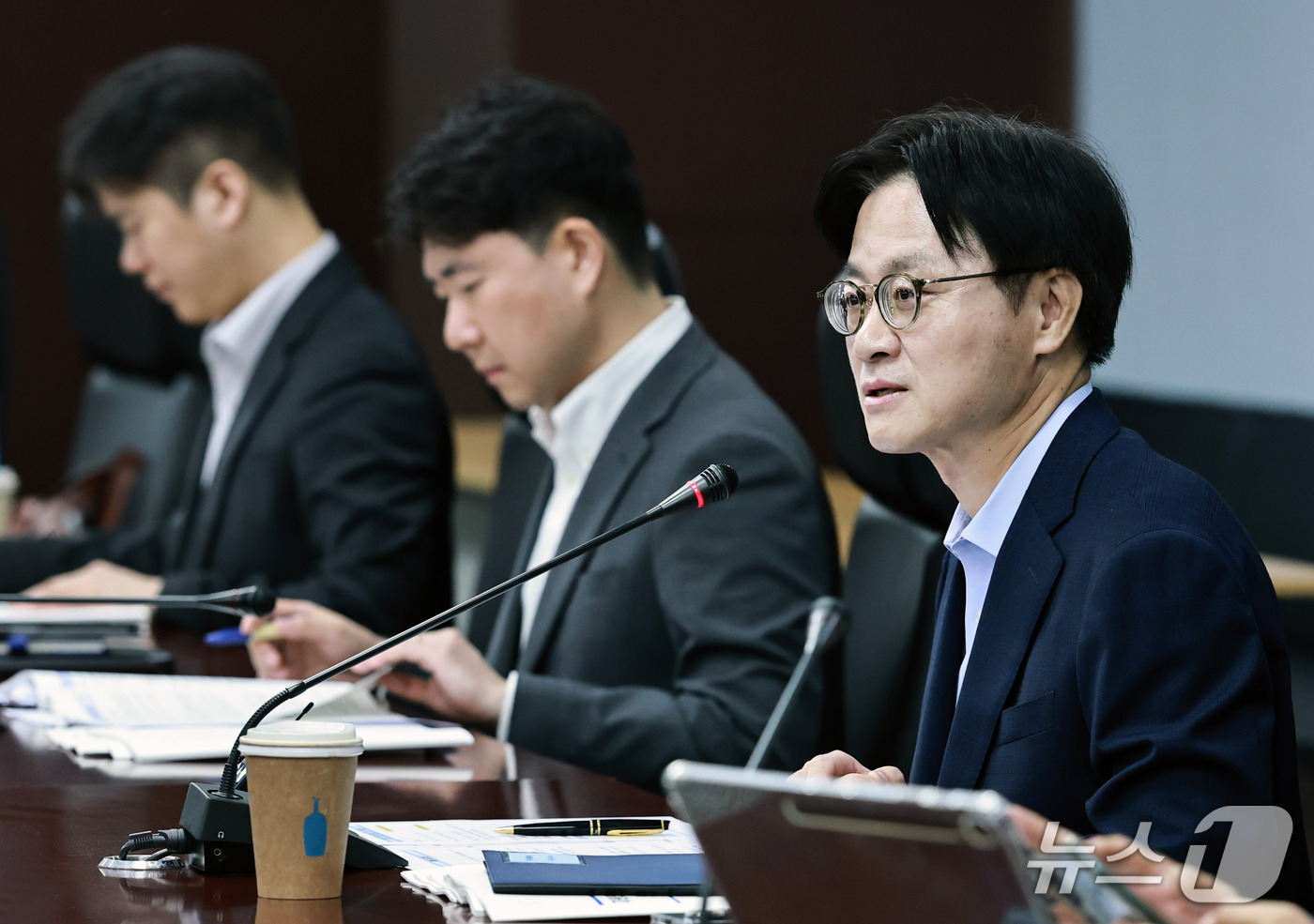 (서울=뉴스1) = 김정관 산업통상부 장관이 23일 오전 서울 종로구 한국무역보험공사에서 열린 제6차 자원안보협의회를 주재하고 있다. (산업통상부 제공. 재판매 및 DB 금지) 2 …
