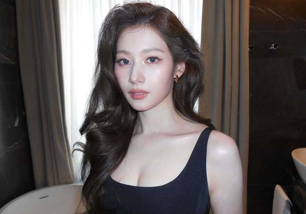 트와이스 사나, 여신 미모에 섹시미까지…민소매 입고 뽐낸 글래머 몸매 [N샷]