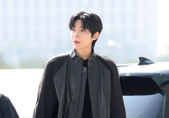 출국하는 황인엽