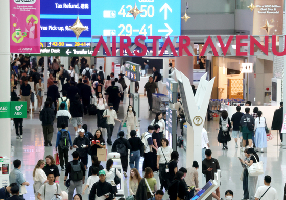 추석 연휴 앞두고 붐비는 인천공항