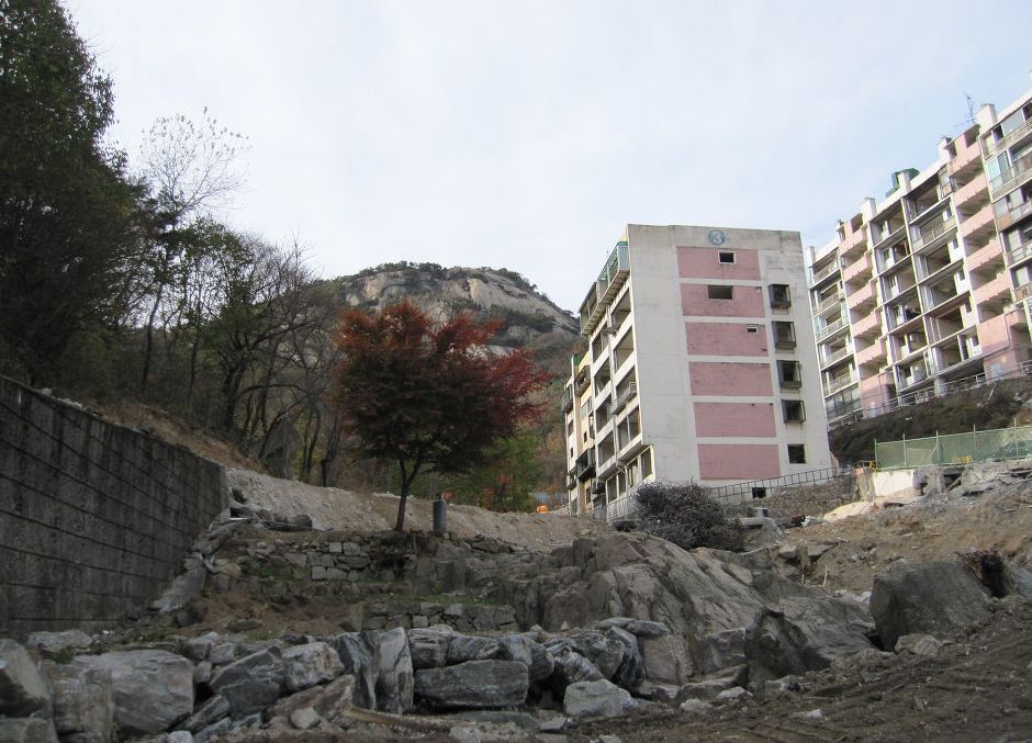본문 이미지 - 옥인시범아파트 철거와 수성동 복원