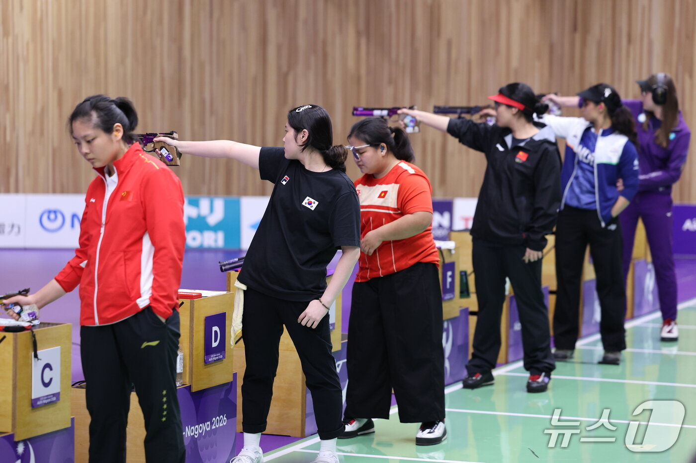 본문 이미지 - 대한민국 추가은이 23일 일본 도요타시 아이치현 종합사격장에서 열린 2026 아이치·나고야 아시안게임 사격 여자 10m 공기권총 개인전 결선에서 총구를 과녁에 겨누고 있다. 2026.9.23 ⓒ 뉴스1 안은나 기자