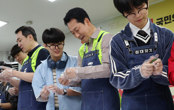 송편 만드는 장동혁 대표