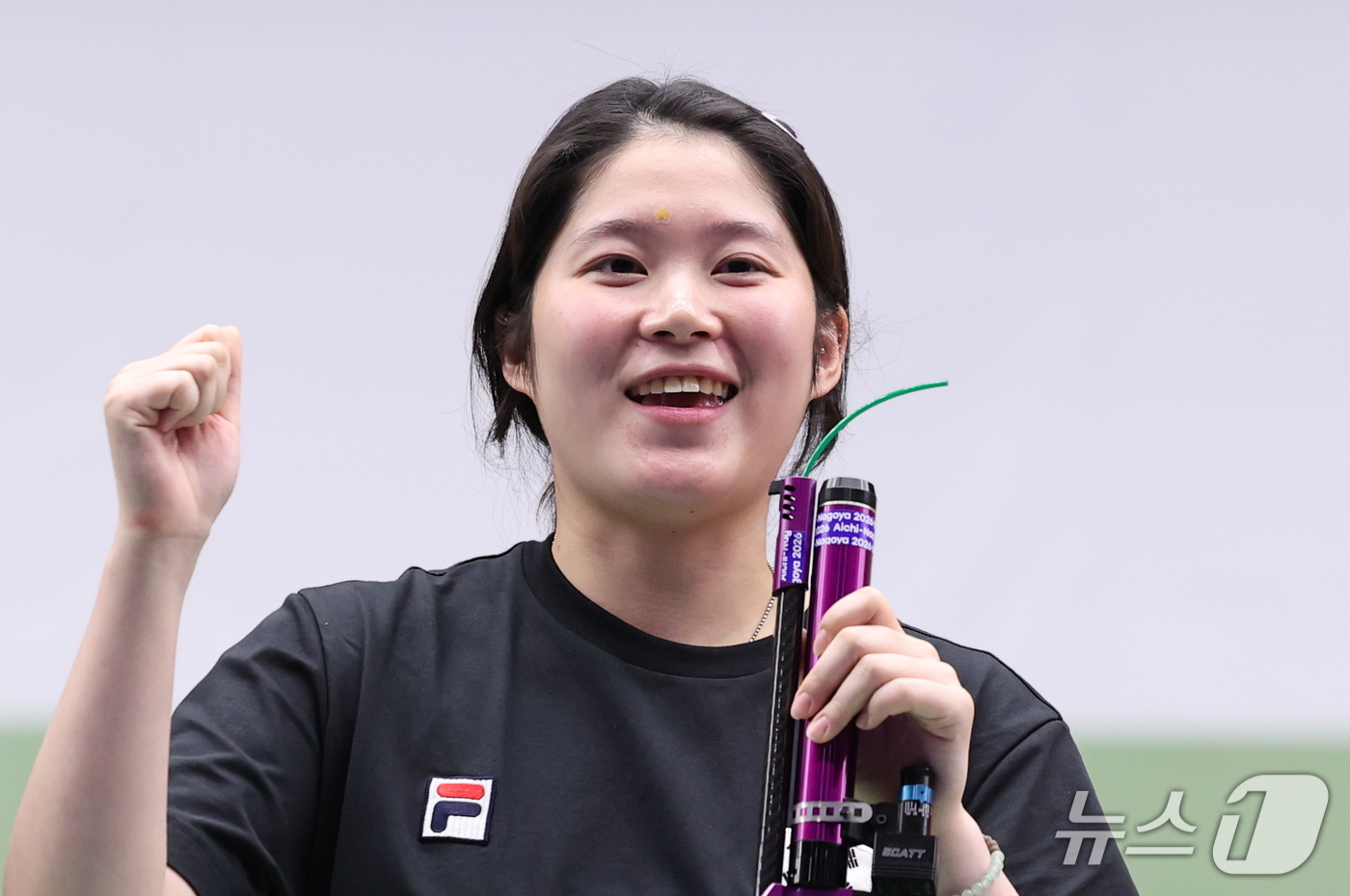 (도요타=뉴스1) 안은나 기자 = 대한민국 추가은이 23일 일본 도요타시 아이치현 종합사격장에서 열린 2026 아이치·나고야 아시안게임 사격 여자 10m 공기권총 개인전 결선에서 …