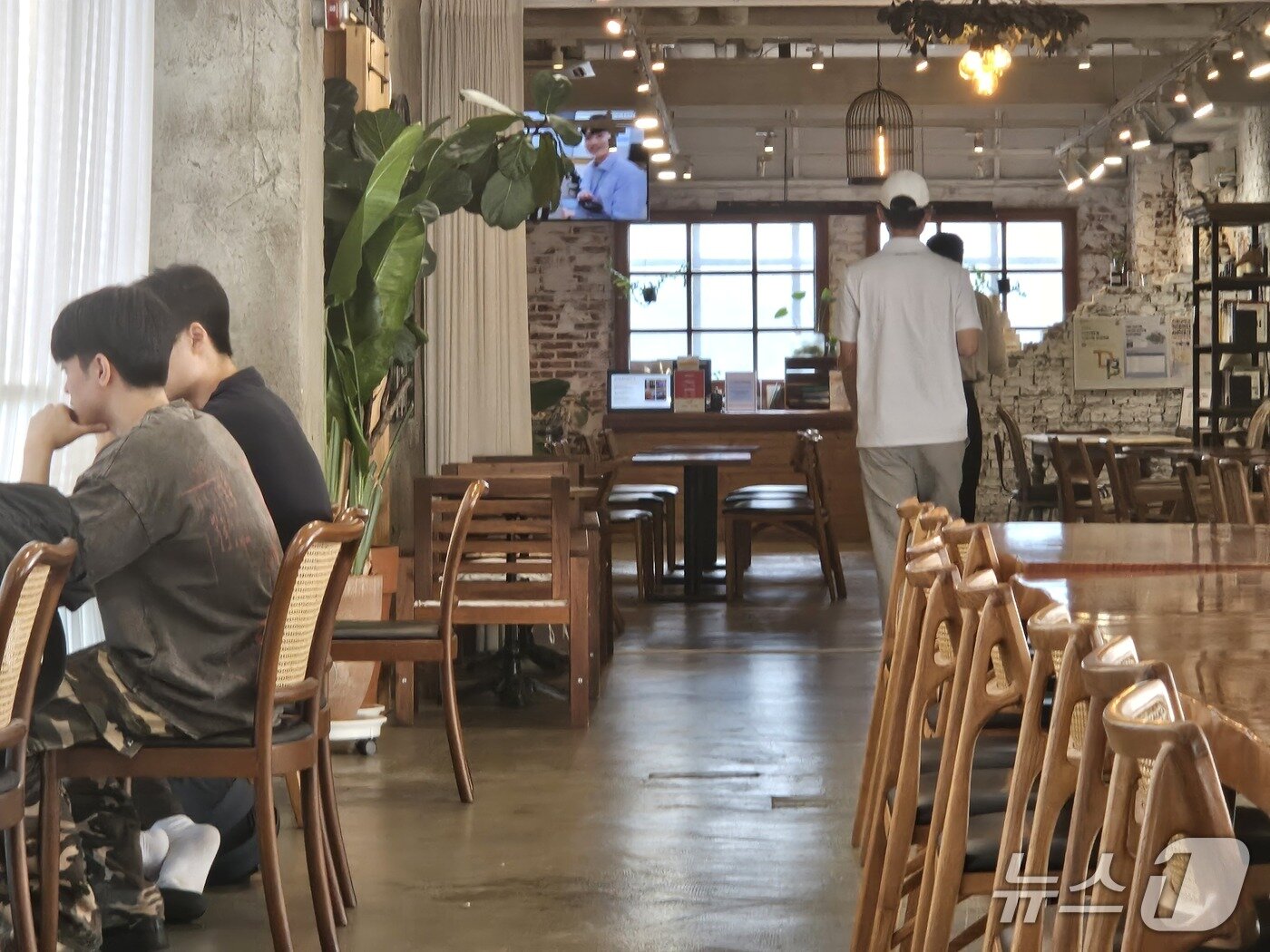본문 이미지 - 23일 정오쯤 서울 서대문구 신촌의 한 취업준비생 대상 무료 카페. 2026.9.23 ⓒ 뉴스1 윤지오 기자