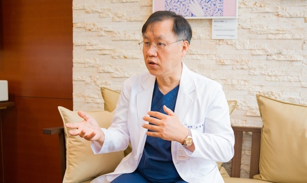 "의사가 환자 손 잡고 옆 진료실로"…20년 인연 잇는 암병원의 비결 [K-메디컬리포트]