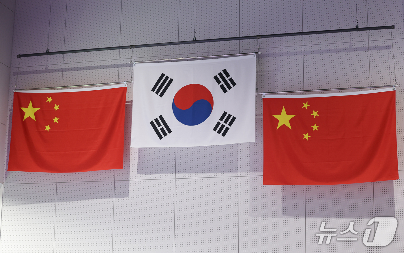 (도요타=뉴스1) 안은나 기자 = 대한민국 추가은이 23일 일본 도요타시 아이치현 종합사격장에서 열린 2026 아이치·나고야 아시안게임 사격 여자 10m 공기권총 개인전 시상식에서 …