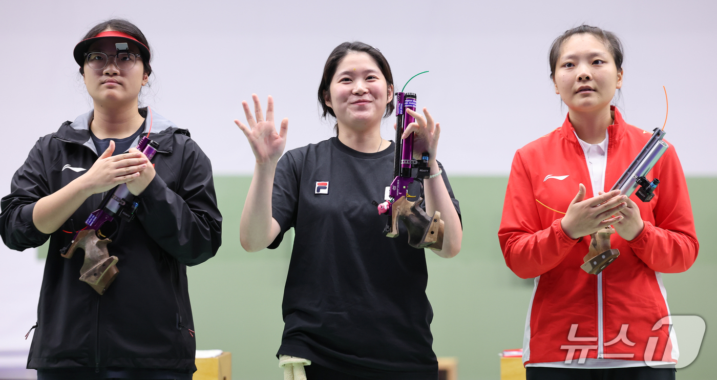 (도요타=뉴스1) 안은나 기자 = 대한민국 추가은이 23일 일본 도요타시 아이치현 종합사격장에서 열린 2026 아이치·나고야 아시안게임 사격 여자 10m 공기권총 개인전 결선에서 …