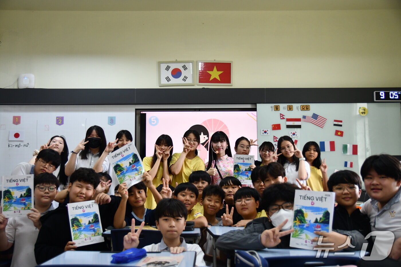 본문 이미지 - 9일 방문한 호치민시한국국제학교에서 초등학생들이 베트남어 수업을 듣고 있다.뉴스1 ⓒ News1 조수빈 기자