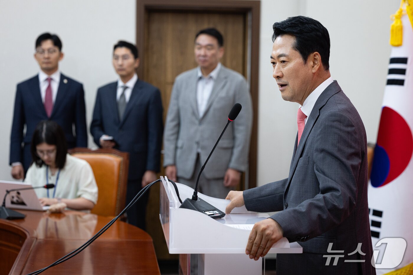본문 이미지 - 장동혁 국민의힘 대표가 지난 23일 서울 여의도 국회에서 현안 기자회견을 하고 있다. 2026.9.23 ⓒ 뉴스1 유승관 기자