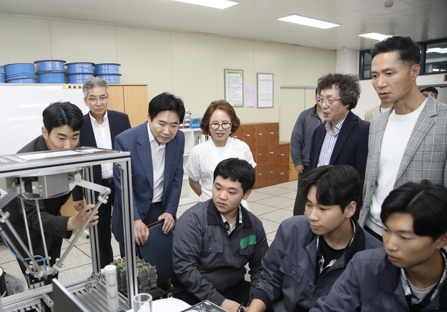 전남광주교육청, 직업계고 교육 산업현장 중심 재설계…"반도체 인재 양성"