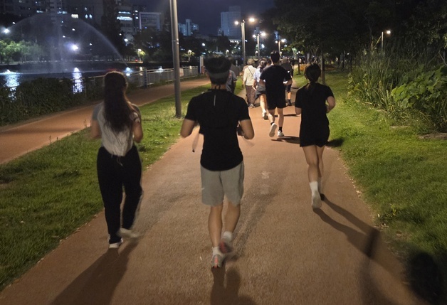 대구 러닝족들의 성지 '신천'…달리기 삼매경에 '북적'