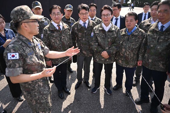 여야 'DMZ 지뢰사고' 대치…김민석 현장점검·장동혁 강신철 접견