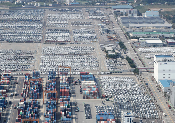 수출 기다리는 화물들