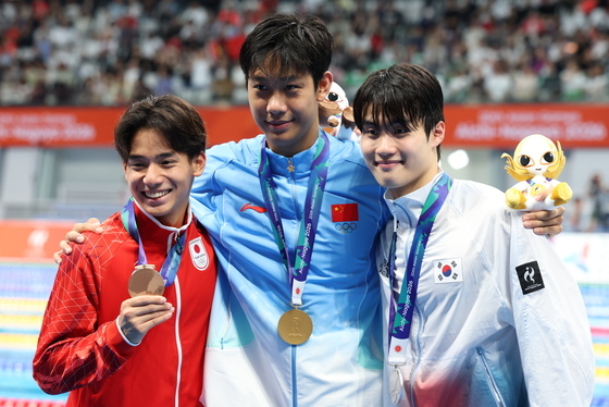 사이 좋은 한중일 메달리스트