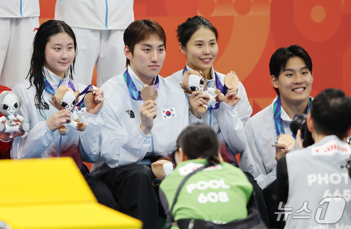 (도쿄=뉴스1) 김민지 기자 = 23일 도쿄 아쿠아틱스 센터에서 열린 2026 아이치·나고야 아시안게임 400m 혼성 혼계영 결승에서 동메달을 차지한 김영범, 최동열, 안세현, 김 …