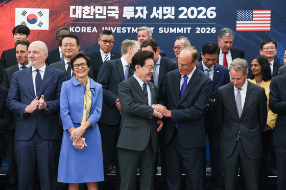 인사 나누는 이재명 대통령
