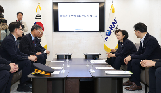 철도 수송 대책 보고받는 한성숙 국무총리