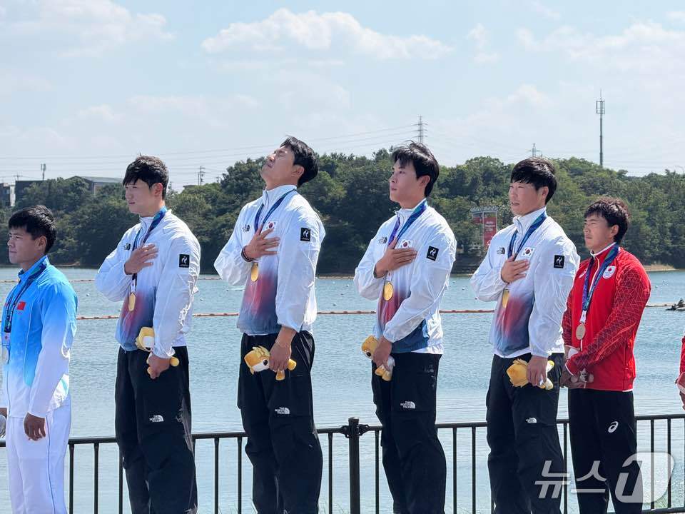 (나고야=뉴스1) 안영준 기자 = 한국 조광희, 김효빈, 장상원, 최민규가 24일 일본 아이치 미요시 호수 카누 코스에서 열린 2026 아이치·나고야 아시안게임 카누 남자 카약 4 …