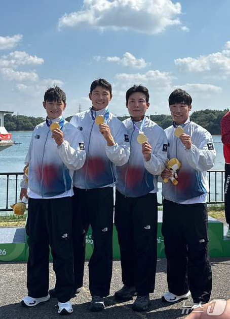 (나고야=뉴스1) 안영준 기자 = 한국 조광희, 김효빈, 장상원, 최민규가 24일 일본 아이치 미요시 호수 카누 코스에서 열린 2026 아이치·나고야 아시안게임 카누 남자 카약 4 …