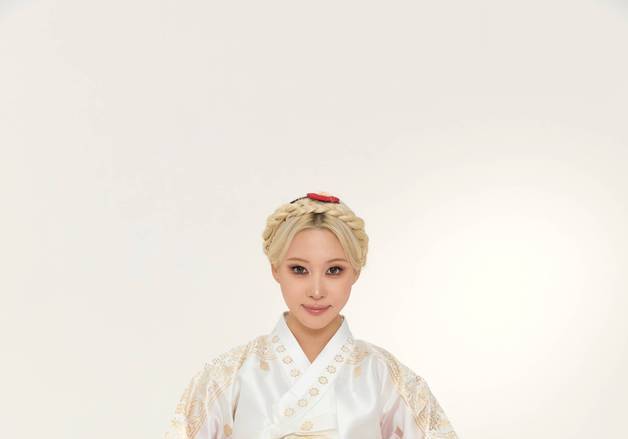 다영, 탈색 헤어에 한복 입었다…환한 미소로 추석 인사