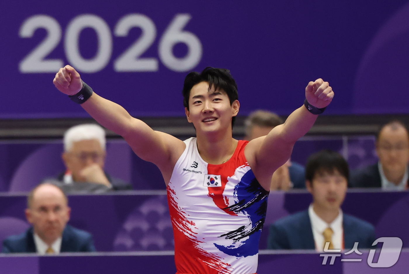 (나고야=뉴스1) 김도우 기자 = 대한민국 류성현이 24일 일본 나고야시 종합체육관에서 열린 2026 아이치·나고야 아시안게임 기계체조 마루 남자 개인전 결선에서 연기를 펼친 후 …