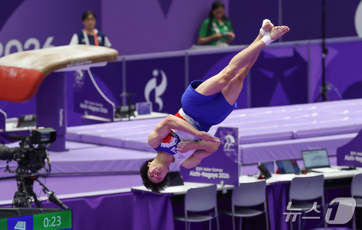 (나고야=뉴스1) 안은나 기자 = 대한민국 류성현이 24일 일본 나고야시 종합체육관에서 열린 2026 아이치·나고야 아시안게임 기계체조 남자 마루운동 개인전 결선에서 연기를 펼치고 …