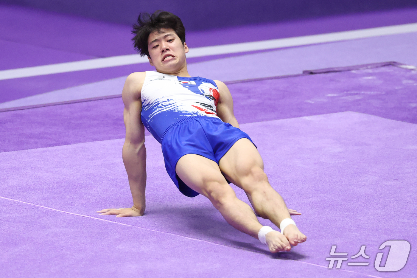 (나고야=뉴스1) 안은나 기자 = 대한민국 류성현이 24일 일본 나고야시 종합체육관에서 열린 2026 아이치·나고야 아시안게임 기계체조 남자 마루운동 개인전 결선에서 연기를 펼치고 …